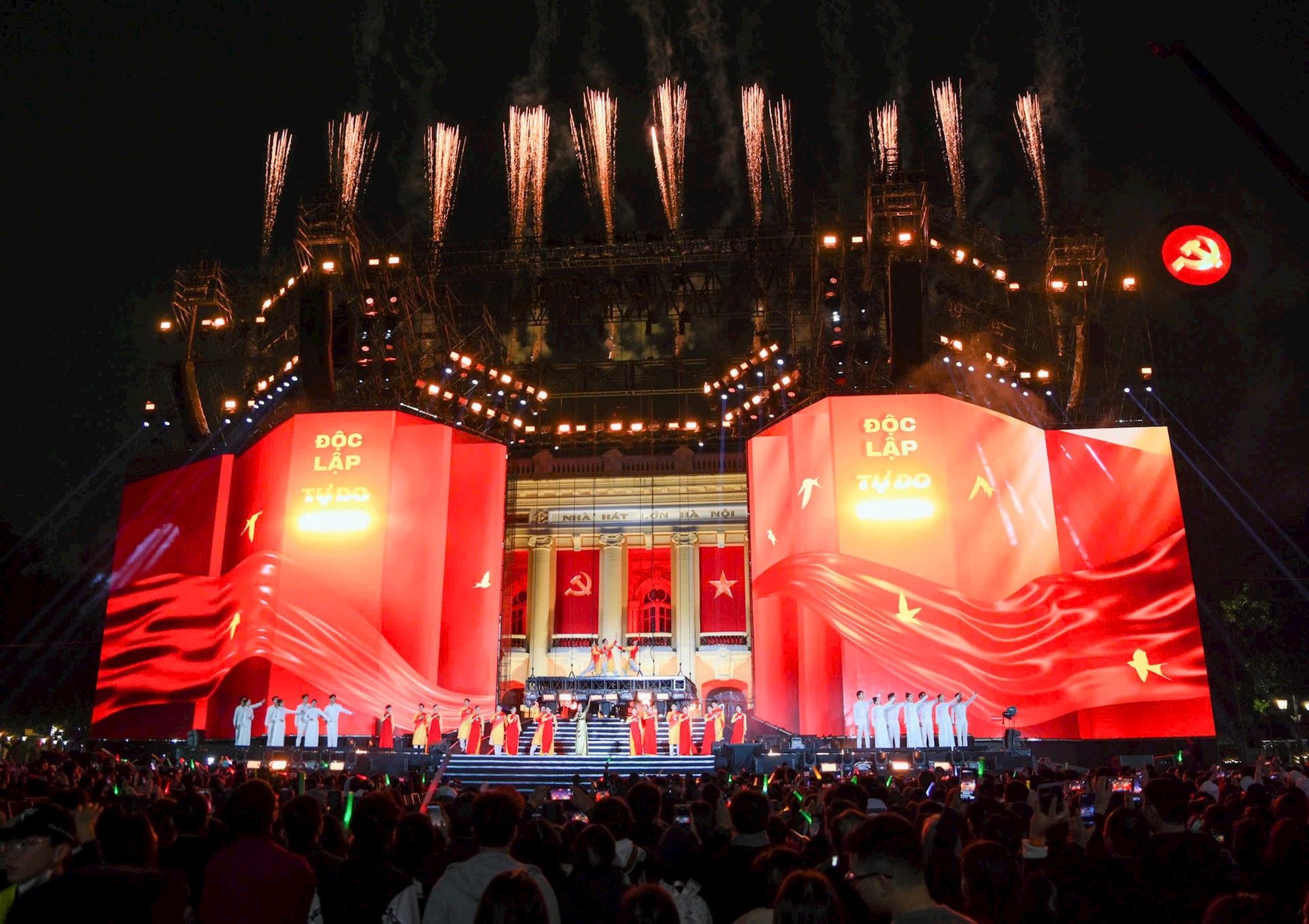 Rực rỡ chương trình nghệ thuật “Hòa nhạc ánh sáng – Chào năm mới 2026”